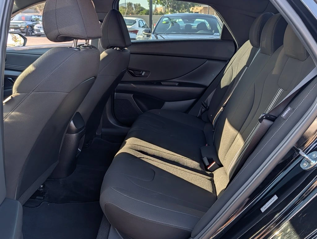 2025 Hyundai Elantra SEL - Photo 11