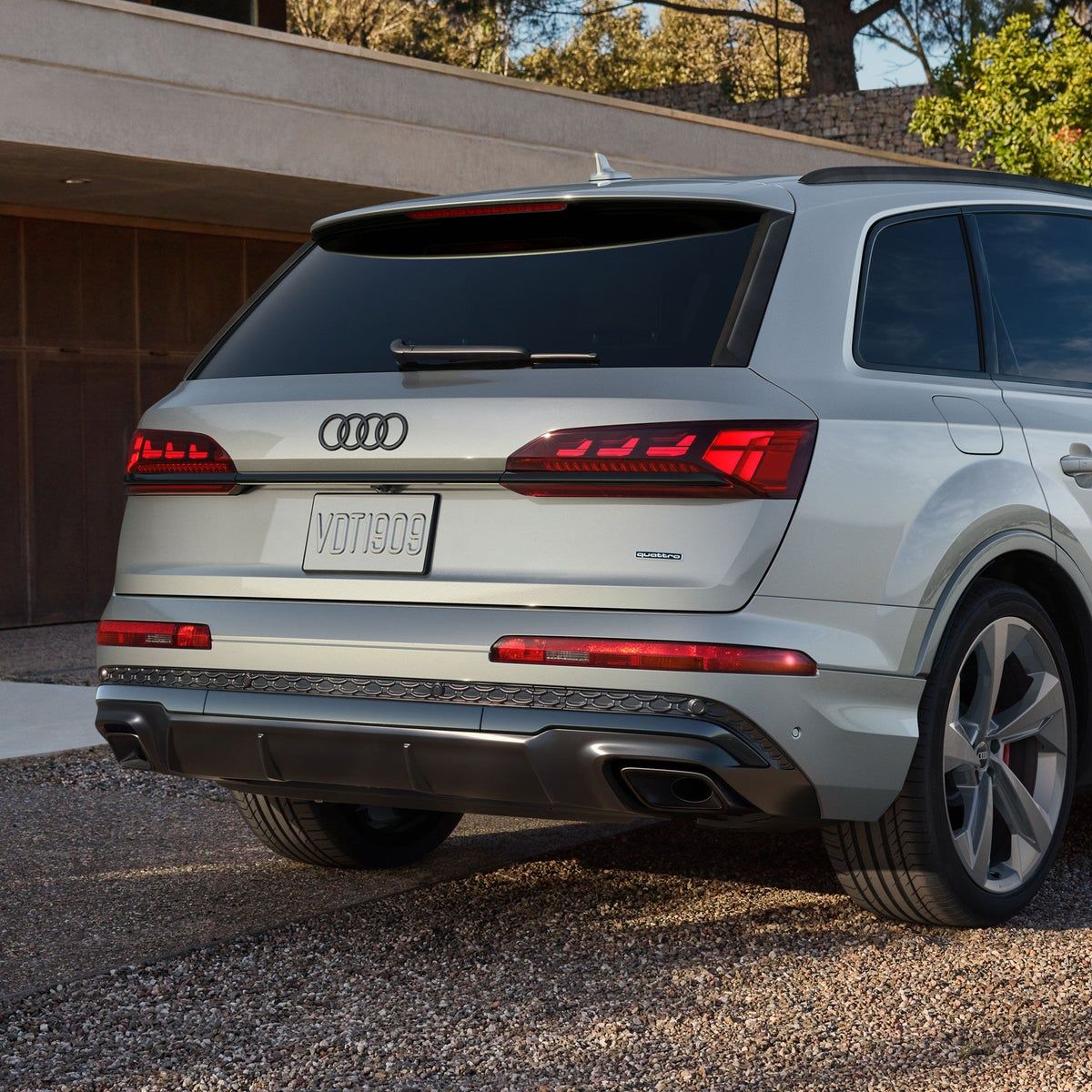 2026 Audi Q7 Prestige rear with digital OLED taillights