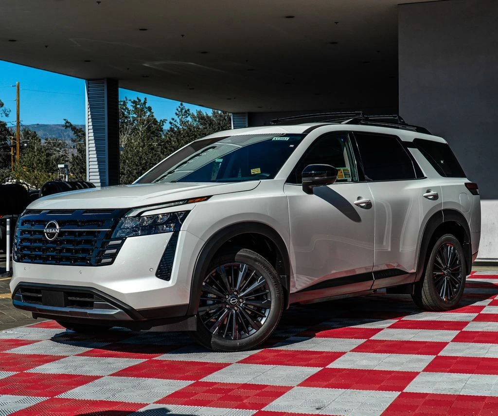 2026 Nissan Pathfinder SL 4WD's photo