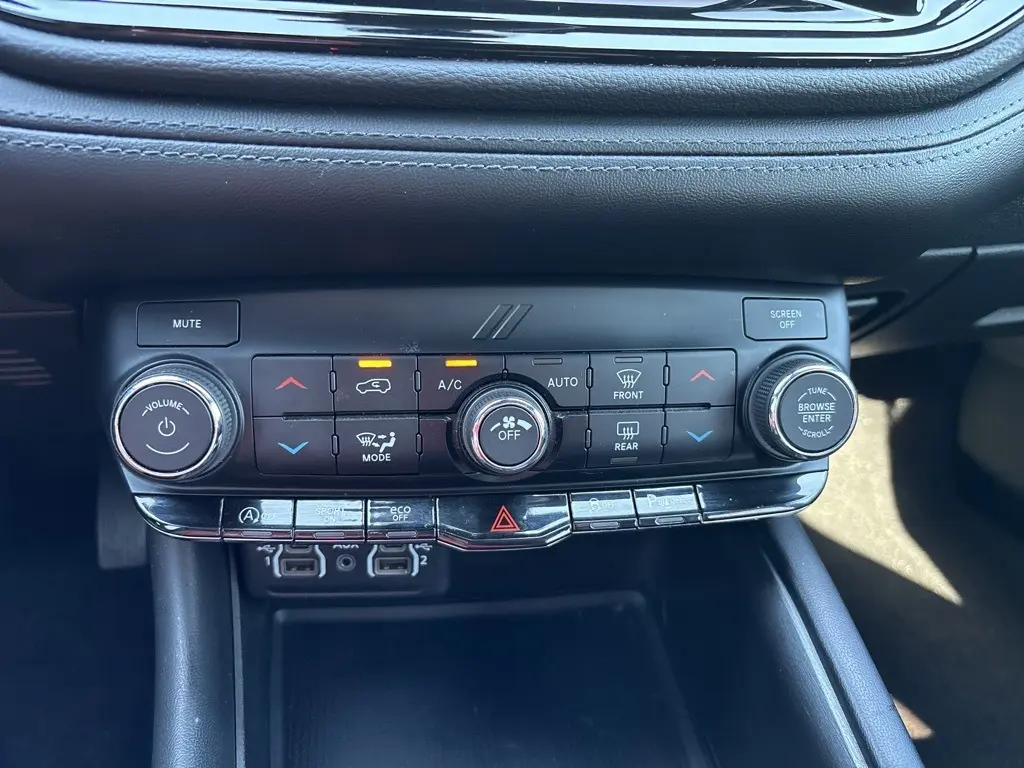 2022 Dodge Durango SXT photo 16