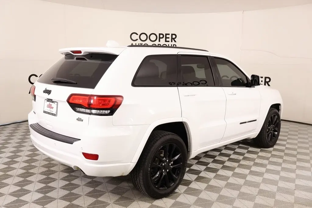 2020 Jeep Grand Cherokee Altitude photo 17