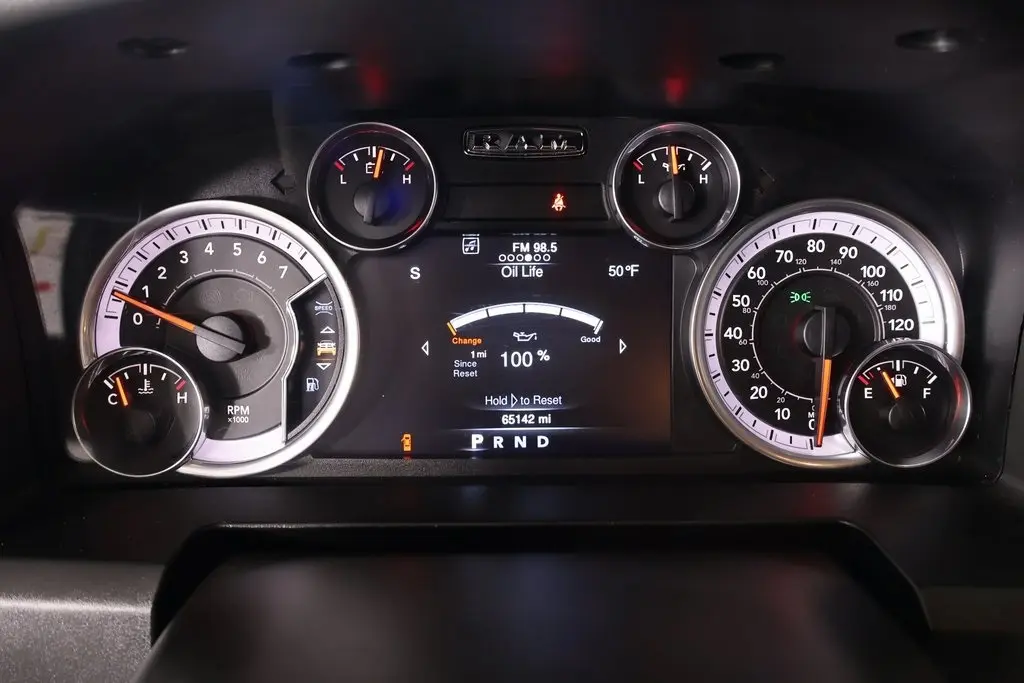 2023 Ram 1500 Classic SLT photo 4