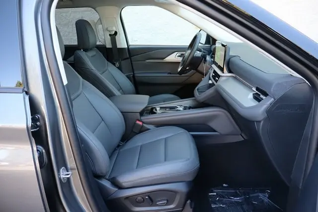 2025 Ford Explorer photo 31