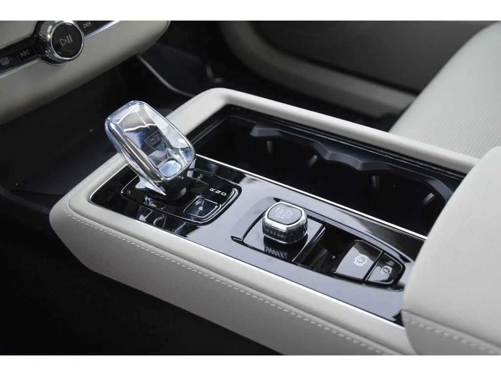 2026 Volvo - image 36