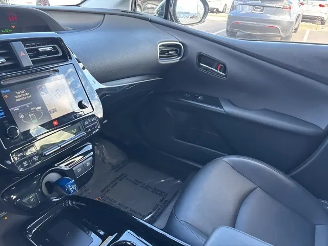 2017 Toyota Prius Four photo 21
