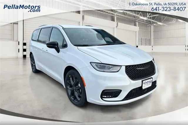 2026 Chrysler Pacifica Select's photo