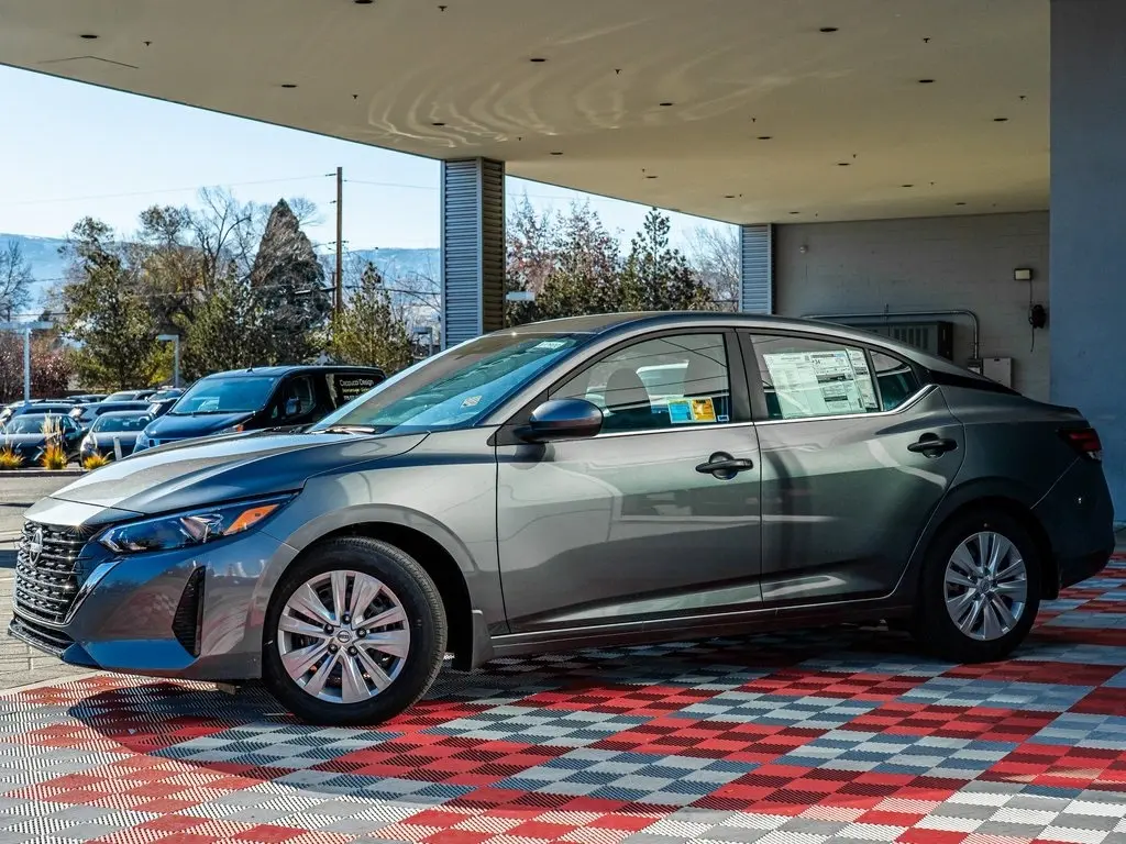2025 Nissan Sentra S's photo
