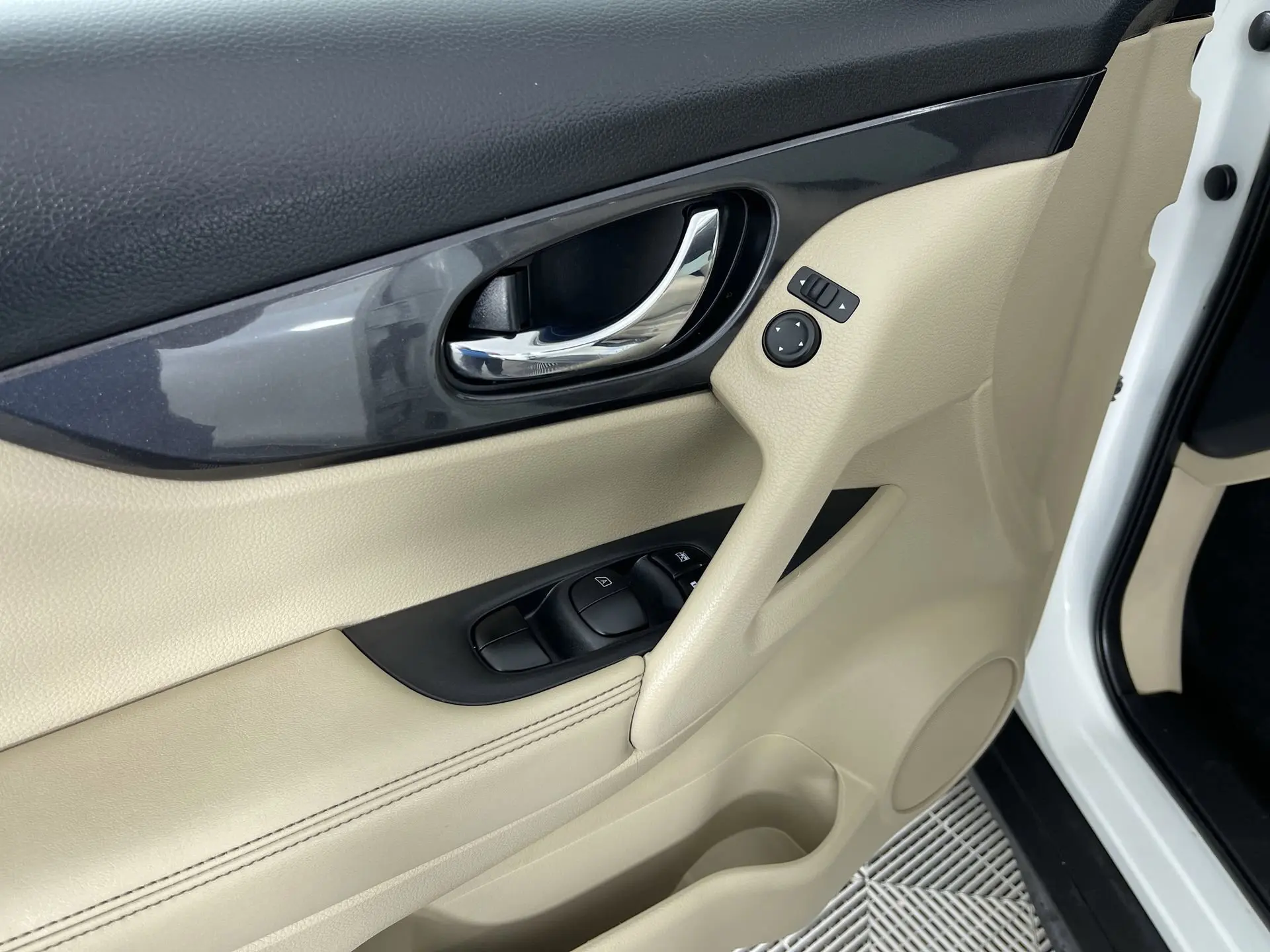 2018 Nissan Rogue SV photo 12