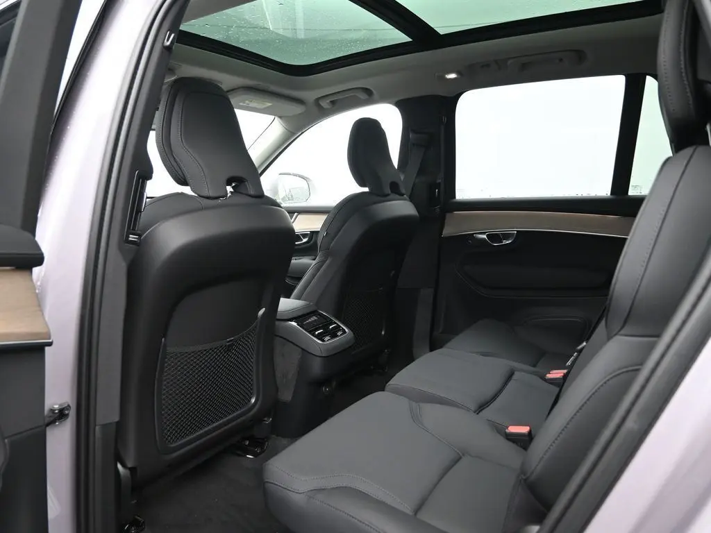 2026 Volvo - image 23