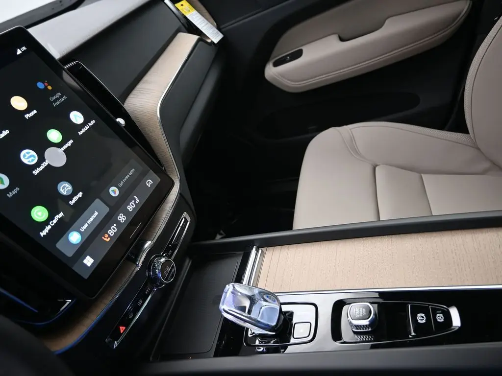 2026 Volvo - image 16