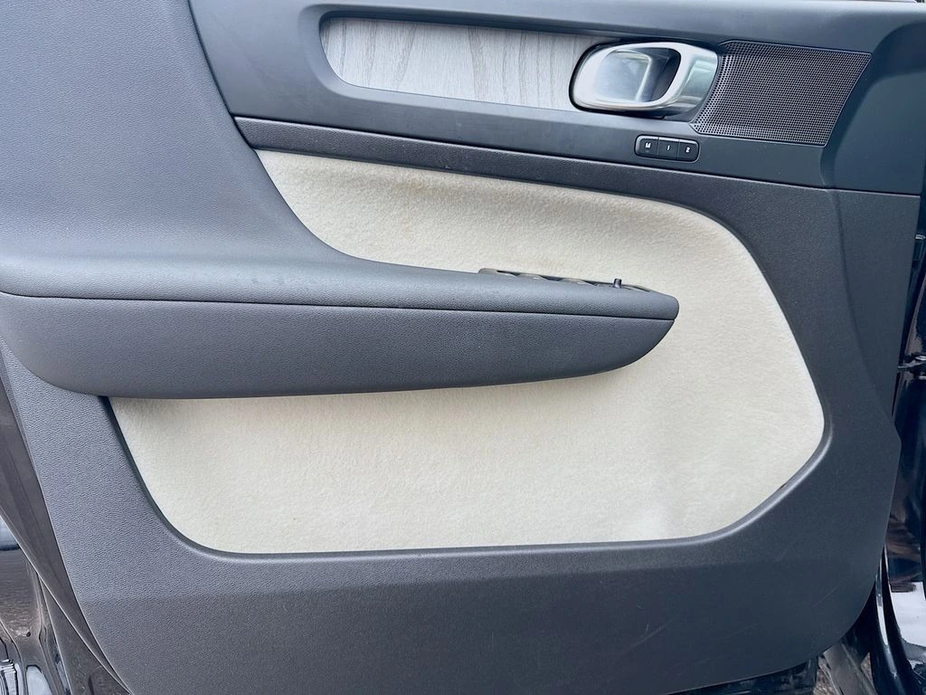 2023 Volvo XC40 Plus - Photo 21