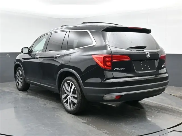 2017 Honda Pilot Touring photo 6