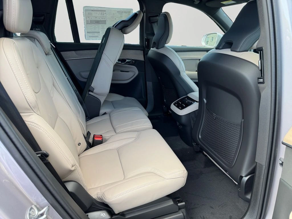 2026 Volvo - image 7
