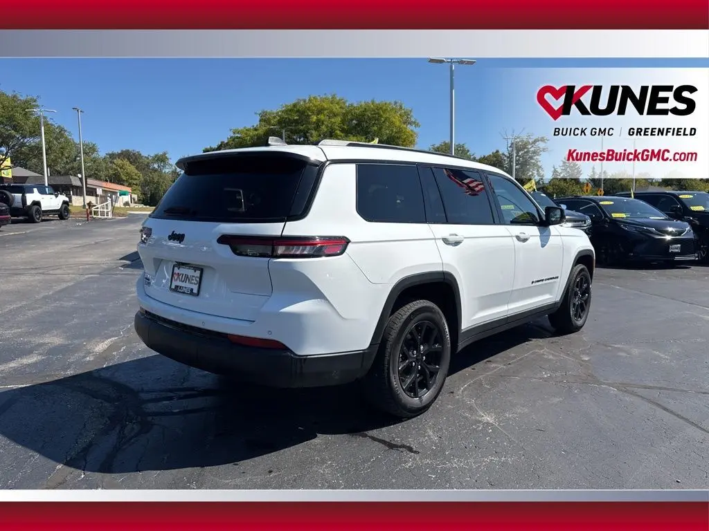 2024 Jeep Grand Cherokee Altitude photo 3