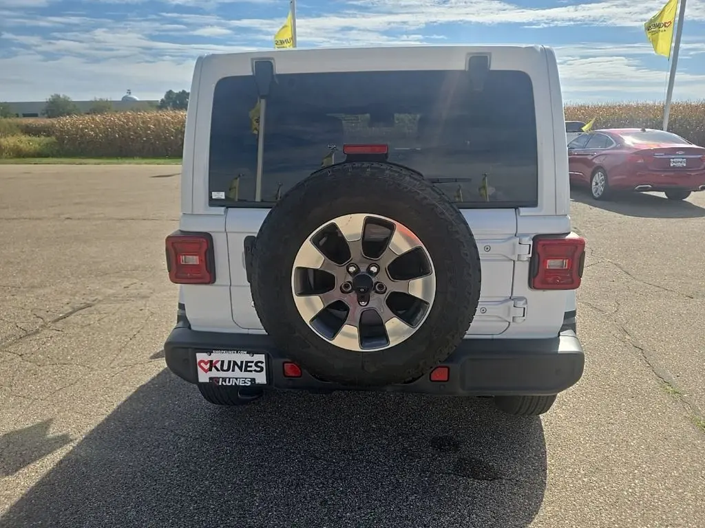 2019 Jeep Wrangler Unlimited Sahara photo 4