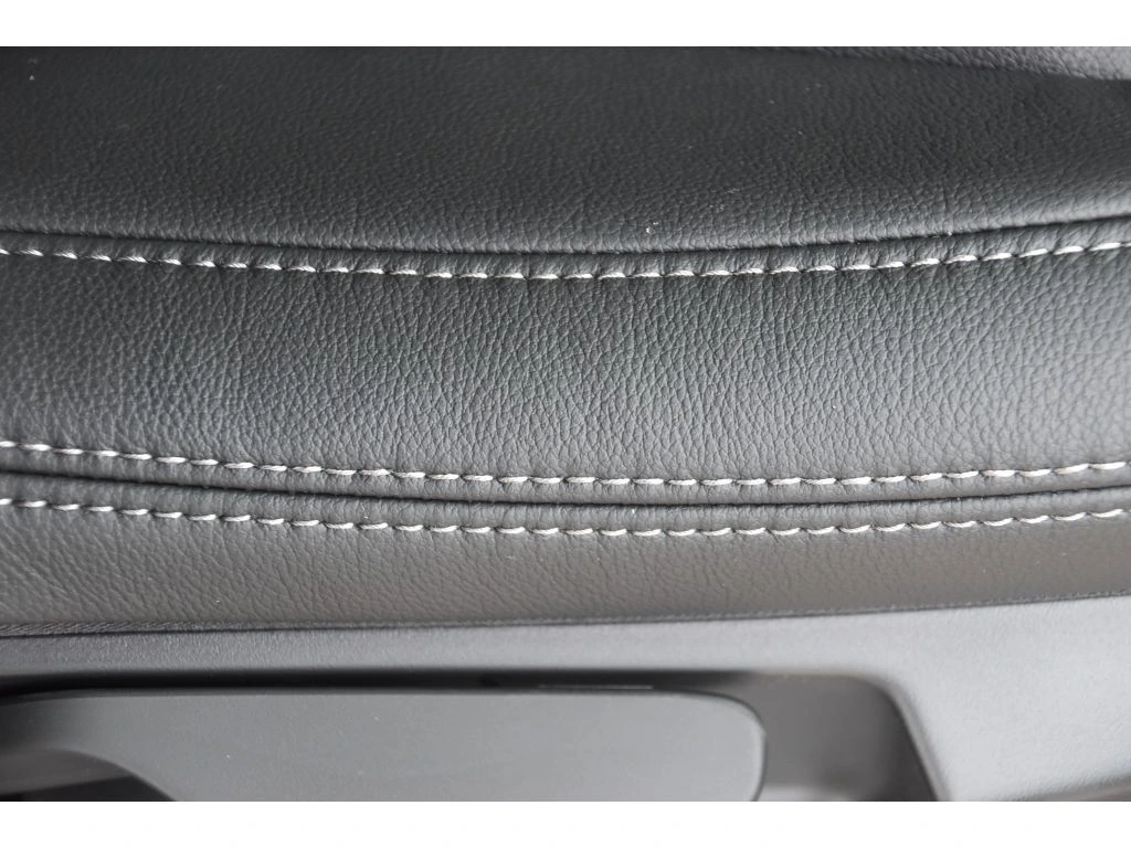 2026 Volvo - image 32