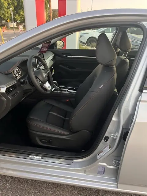 2025 Nissan Altima 2.5 SR photo 9