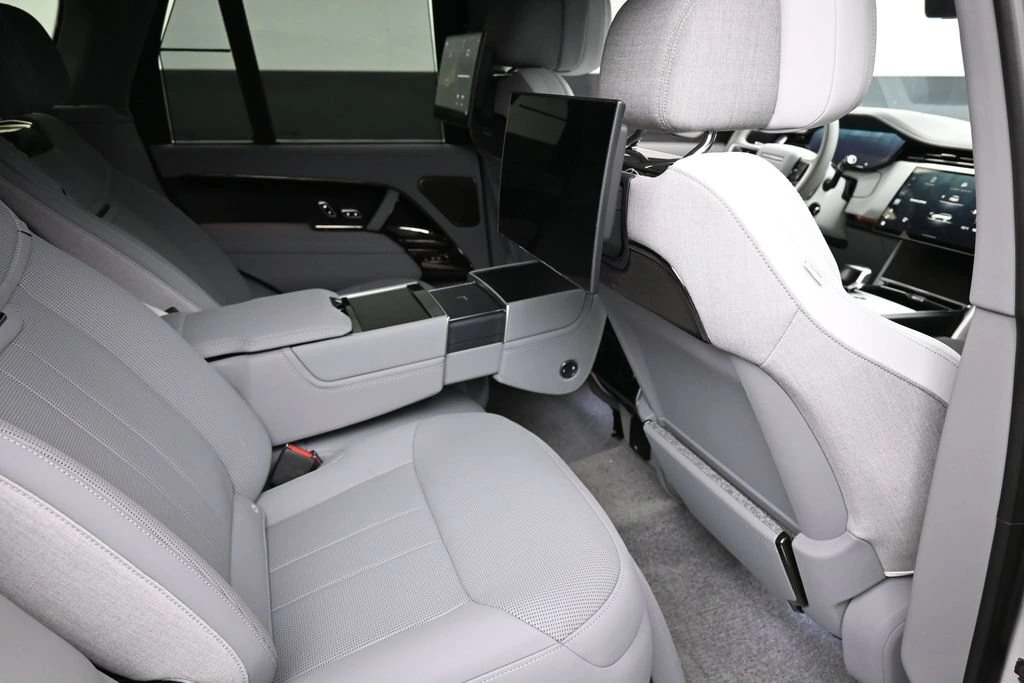 2025 Land Rover Range Rover SV - Photo 23