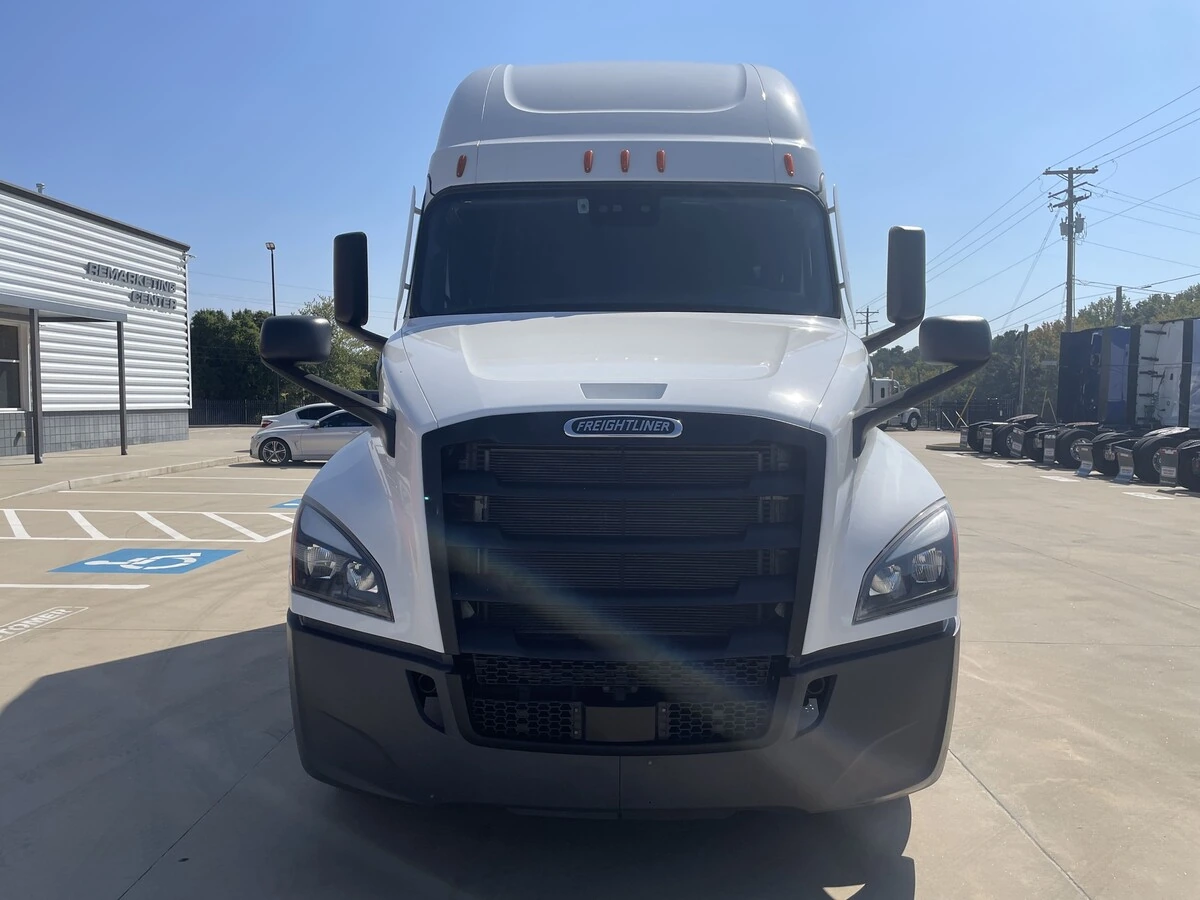 2024 Freightliner Cascadia - image 27