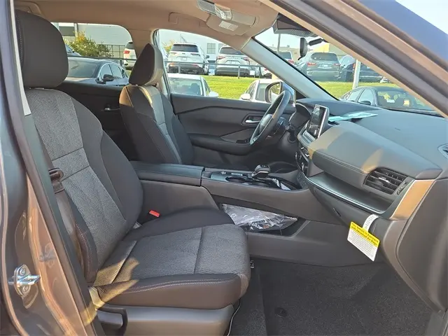 2026 Nissan Rogue SV photo 14