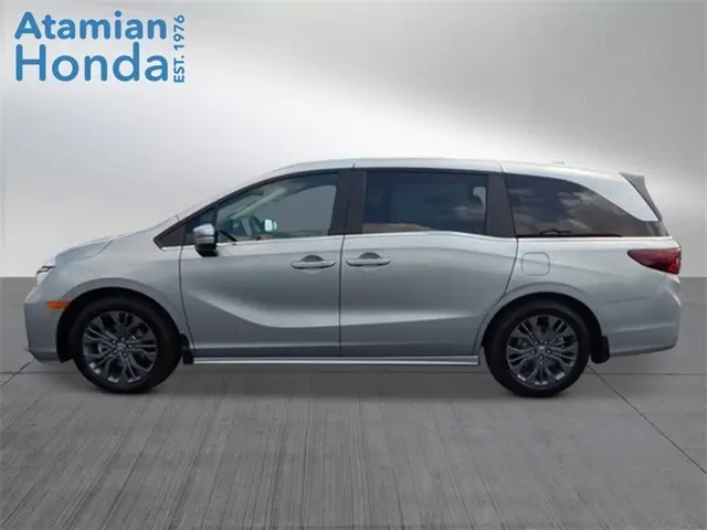 2026 Honda Odyssey Touring photo 2