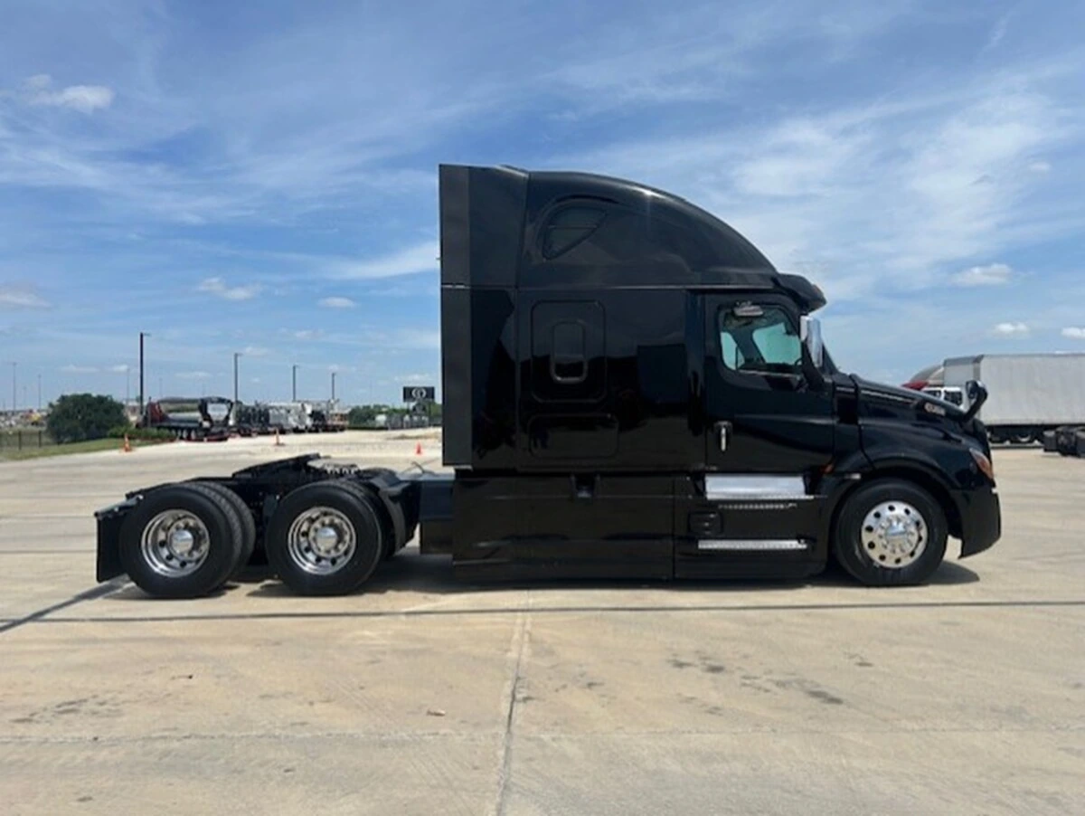 2022 Freightliner Cascadia — photo 7