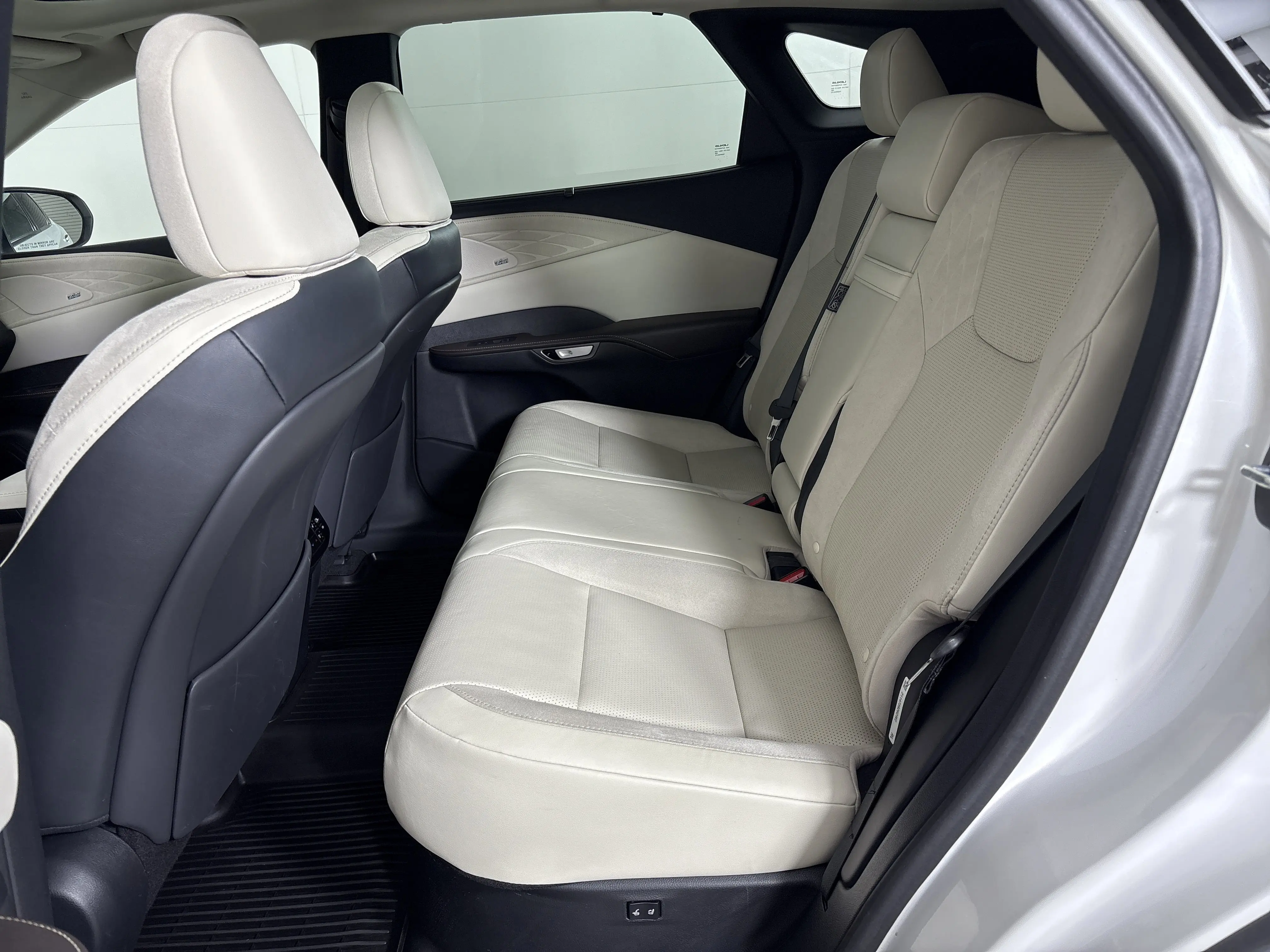 2024 Lexus RX 350 Luxury AWD photo 17