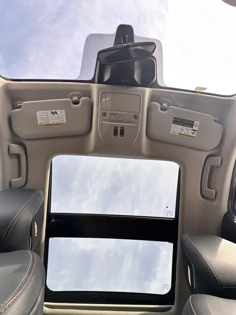 2026 Nissan Kicks SR photo 32