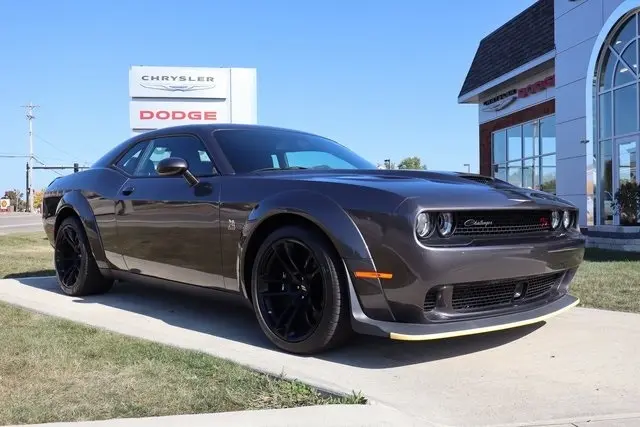 2023 Dodge Challenger R/T Scat Pack Widebody photo 3