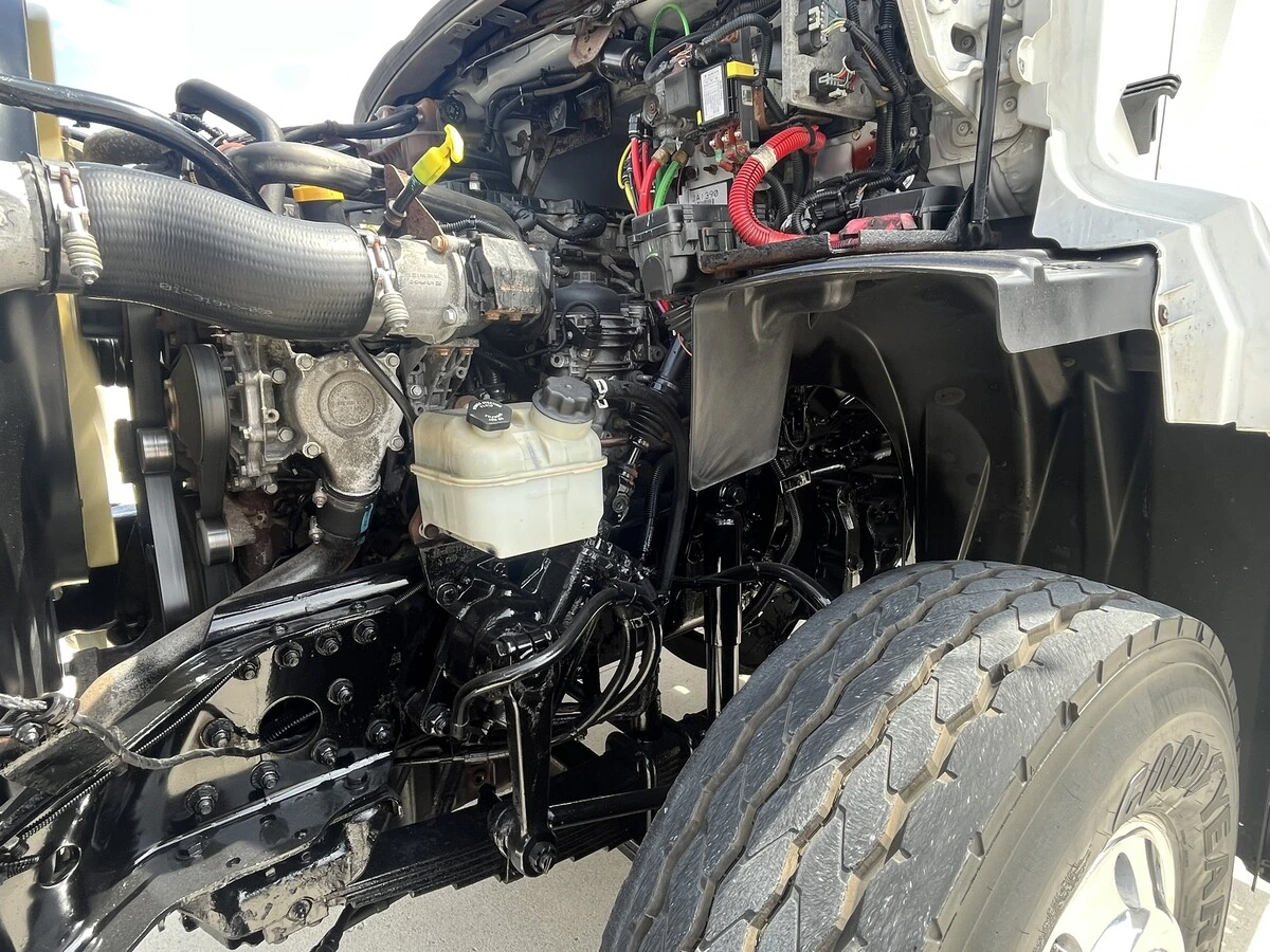 2017 Freightliner 114SD - image 11