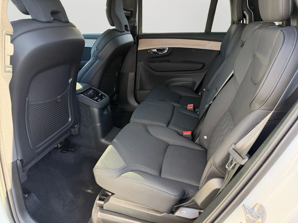 2025 Volvo - image 12