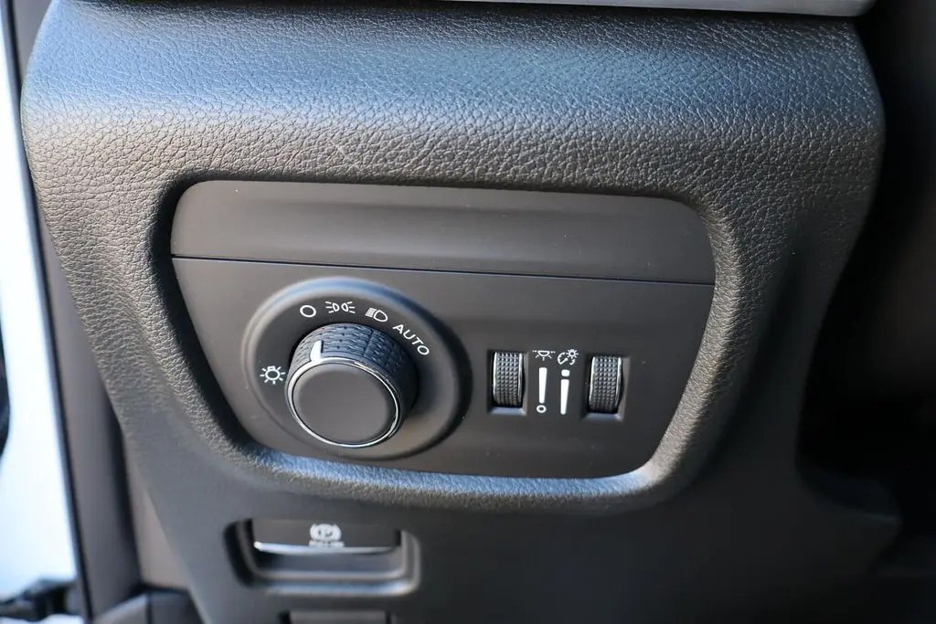 2024 Jeep Grand Cherokee Laredo photo 10