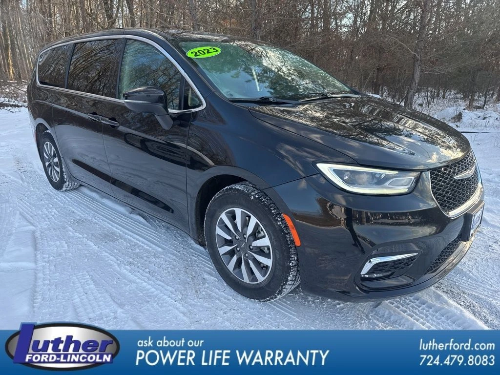 2023 Chrysler Pacifica Hybrid Touring L