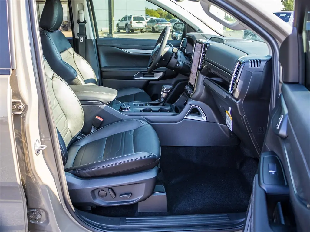 2025 Ford Ranger Lariat photo 12