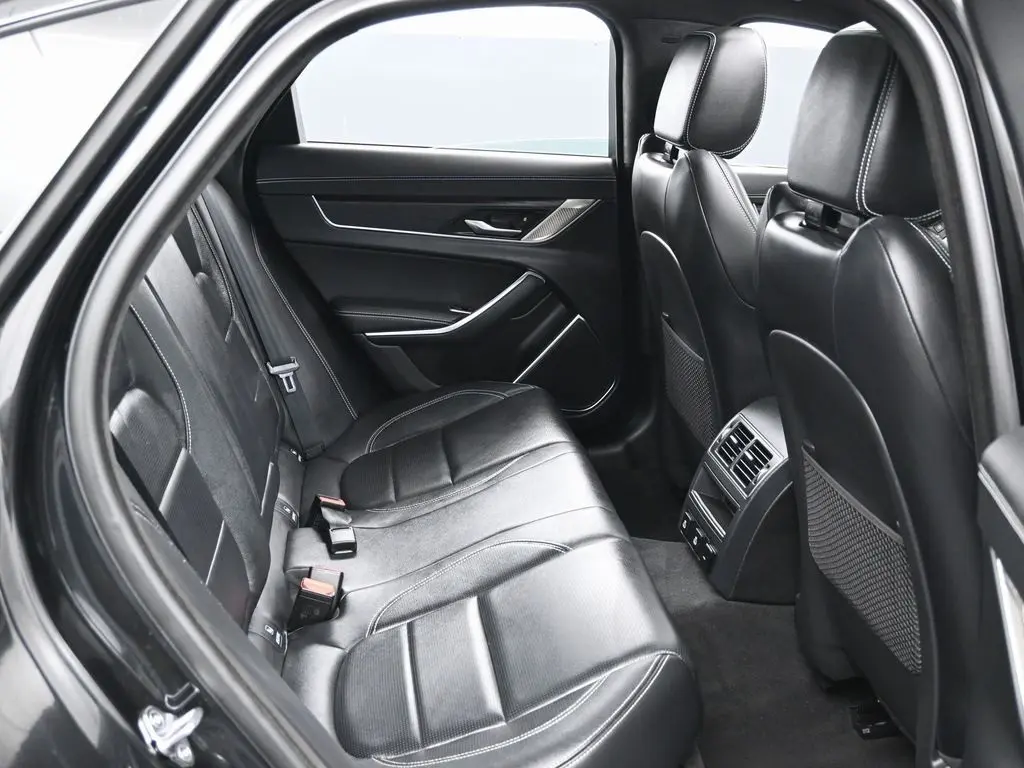 2022 Jaguar XF R-Dynamic SE photo 32