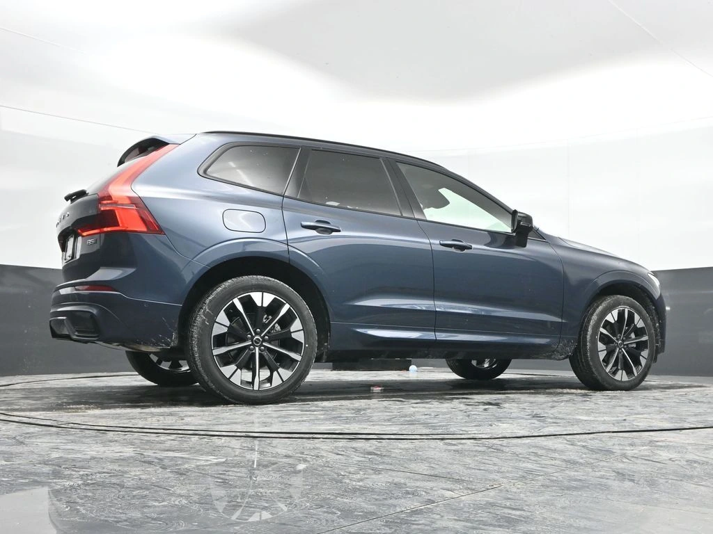 2026 Volvo - image 37