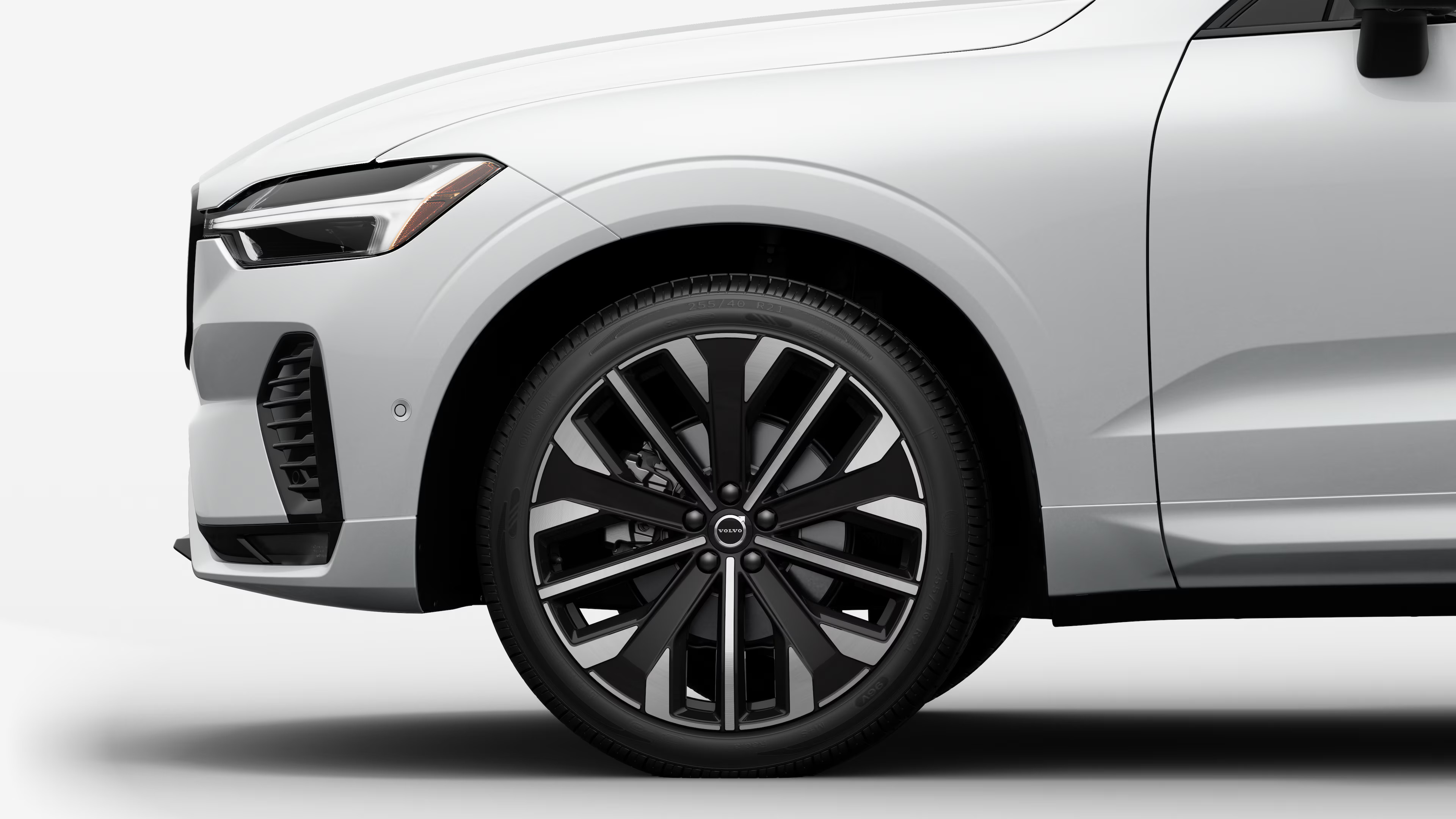 2027 Volvo XC60 alloy wheel detail