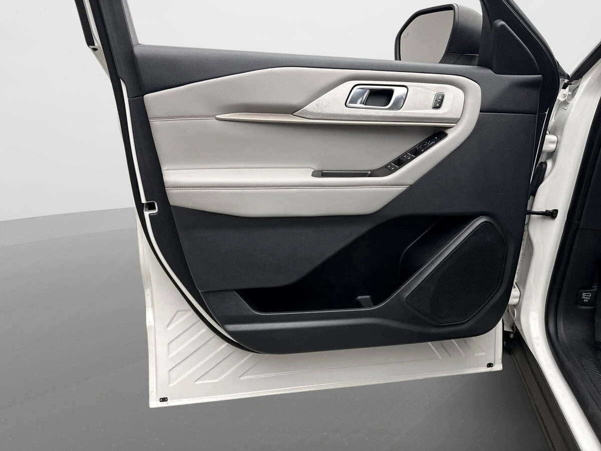 2025 Ford Explorer Active - Photo 9