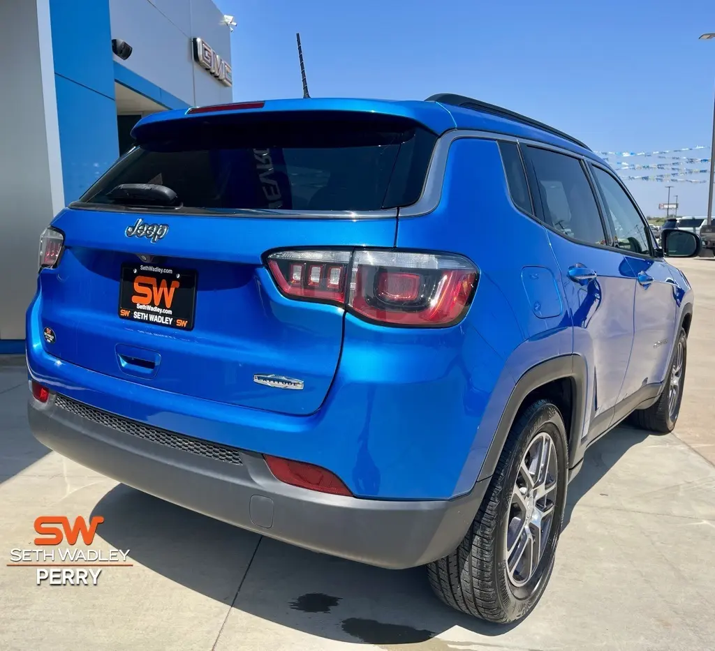 2019 Jeep Compass Latitude photo 2