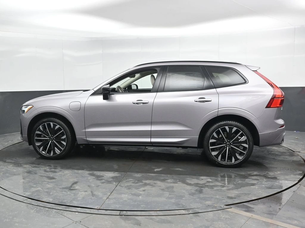 2026 Volvo - image 7