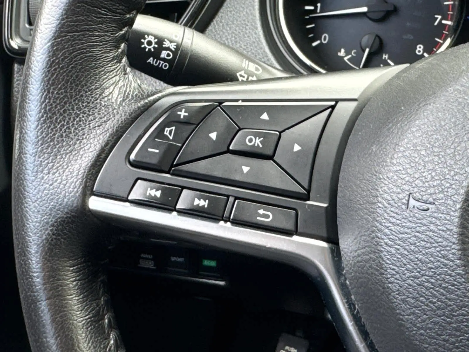 2020 Nissan Rogue S photo 21