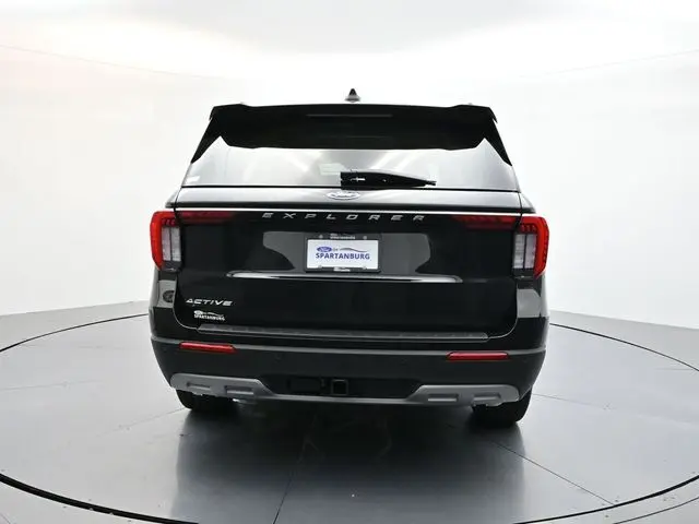 2025 Ford Explorer photo 4