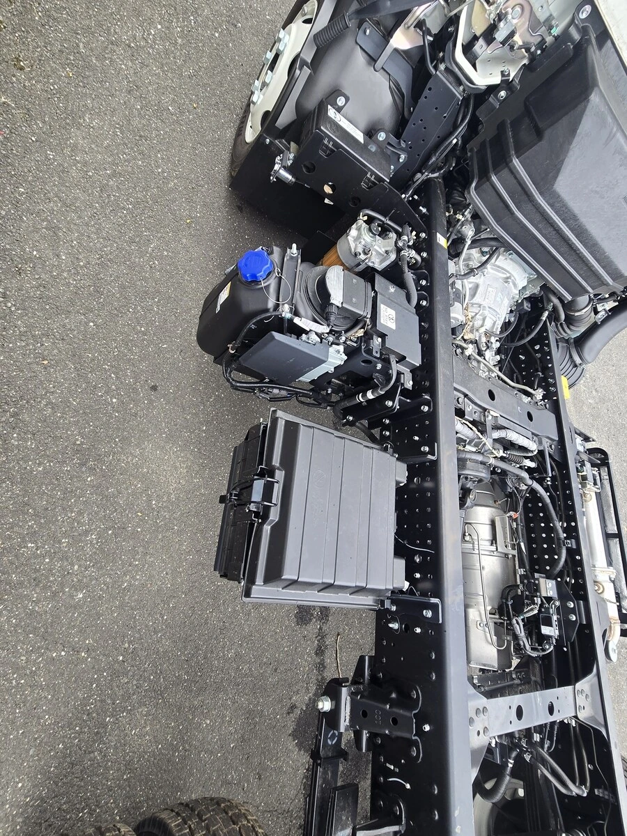 2025 Isuzu NRR - image 11