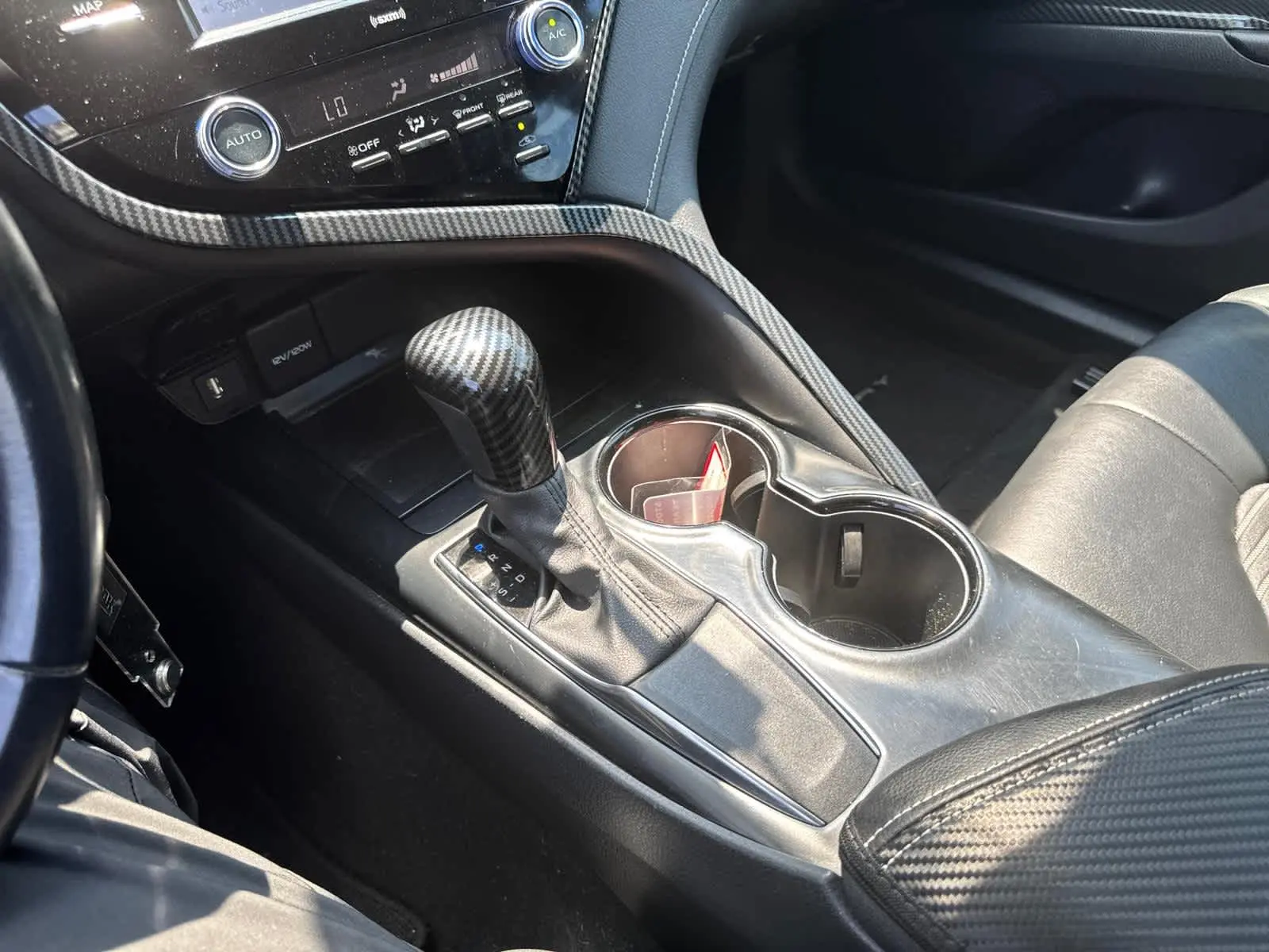 2020 Toyota Camry SE photo 22