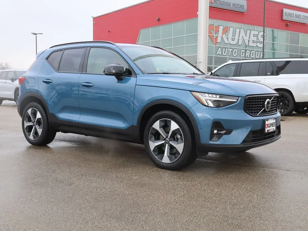 Used 2023 Volvo XC40 Ultimate with VIN YV4K92HM0P2055660 for sale in Madison, WI