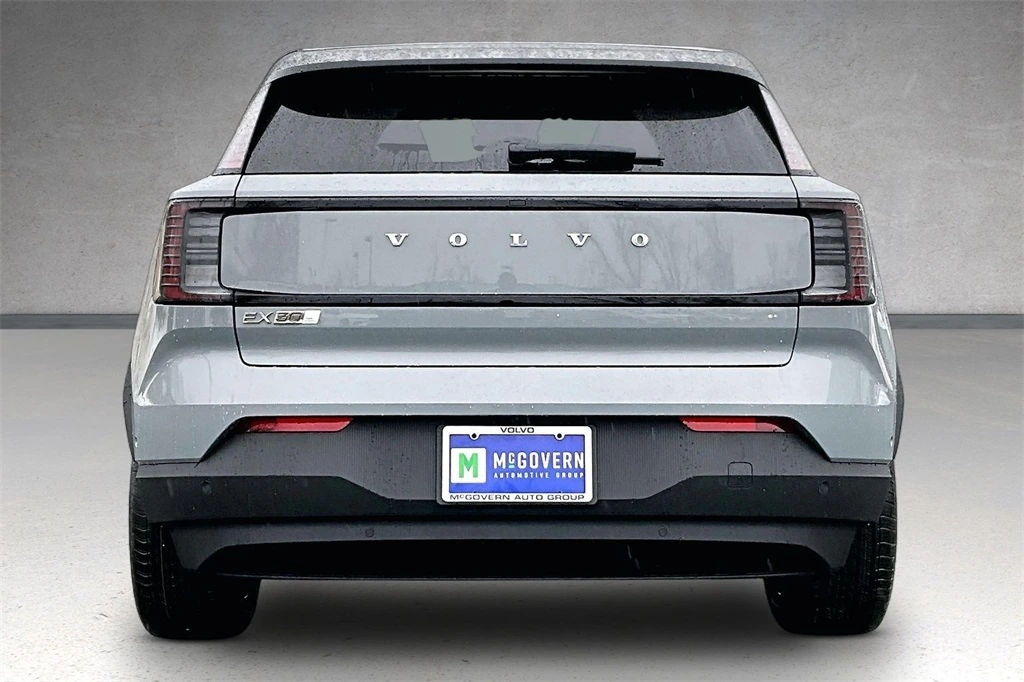 2026 Volvo - image 4