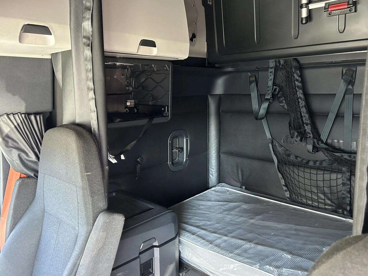 2024 Freightliner Cascadia - image 7