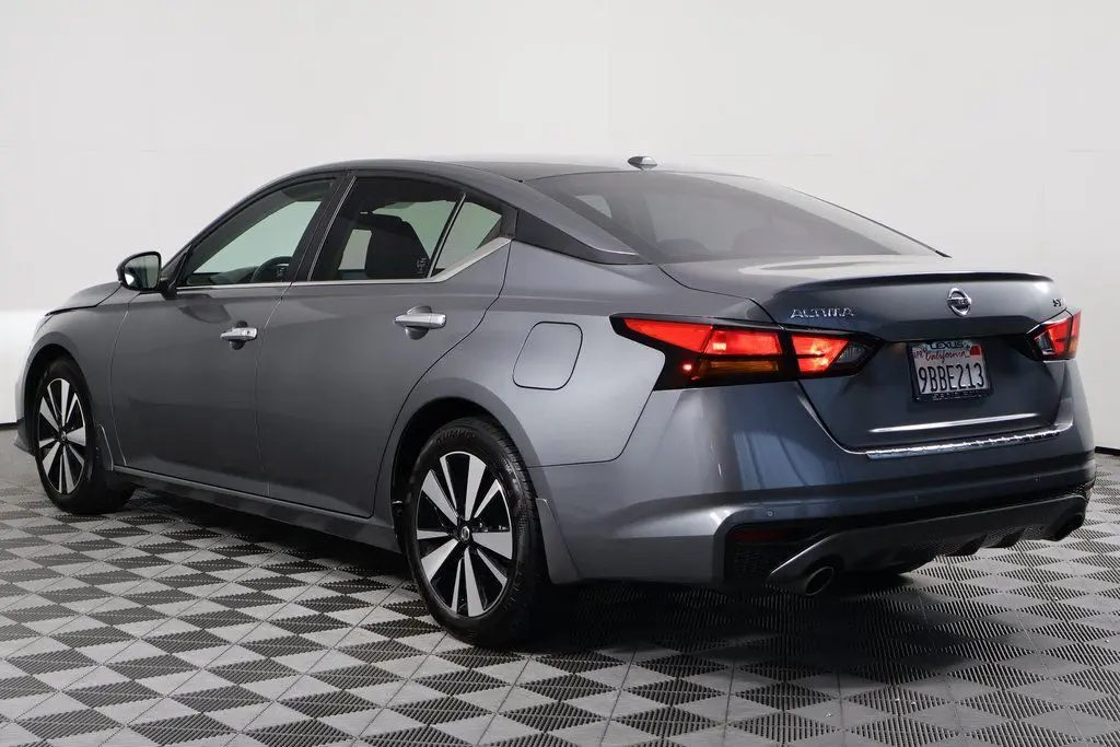 2022 Nissan Altima 2.5 SV photo 6