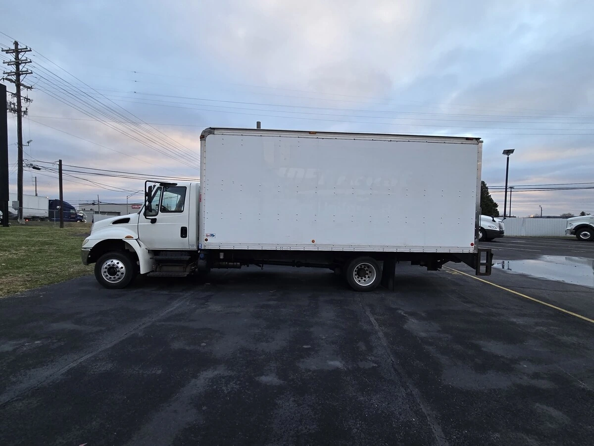 2018 International 4300 in Louisville, KY — photo 6