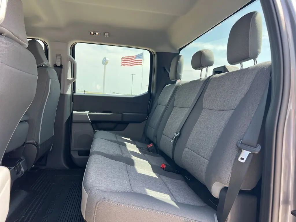 2025 Ford F-250 photo 9